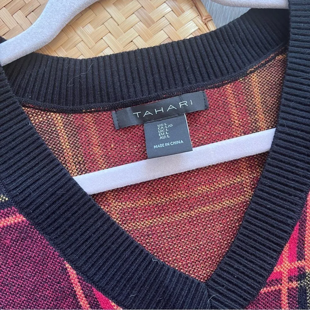 Nwt Tahari plaid v neck sweater Christmas holidays Women’s Size‎ L - Image 7