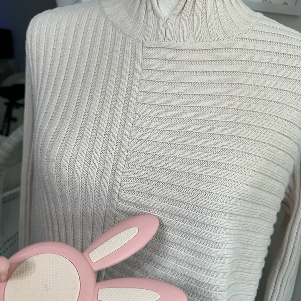 Cabi Ivory Split Back Sweater size medium - Image 6