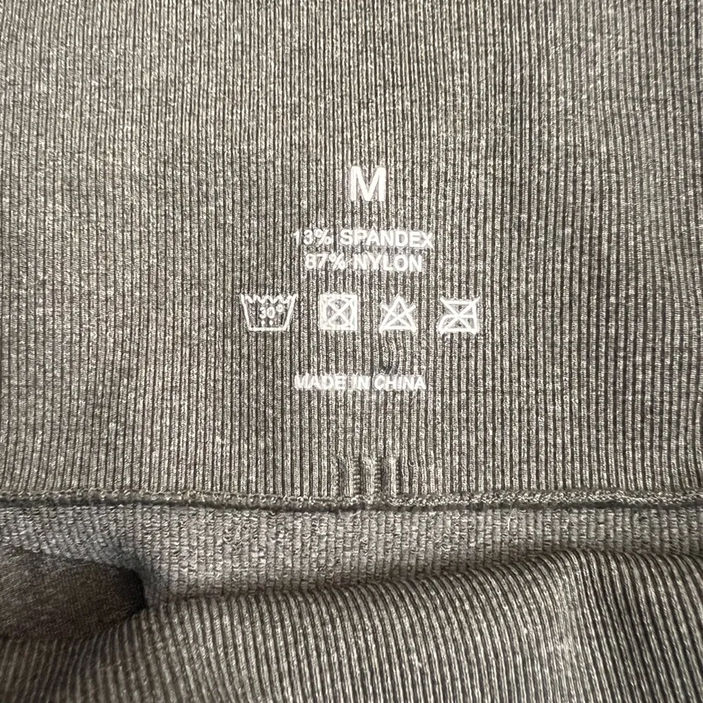 NVGTN Forest Green Contour Seamless Leggings Size Medium - Image 3