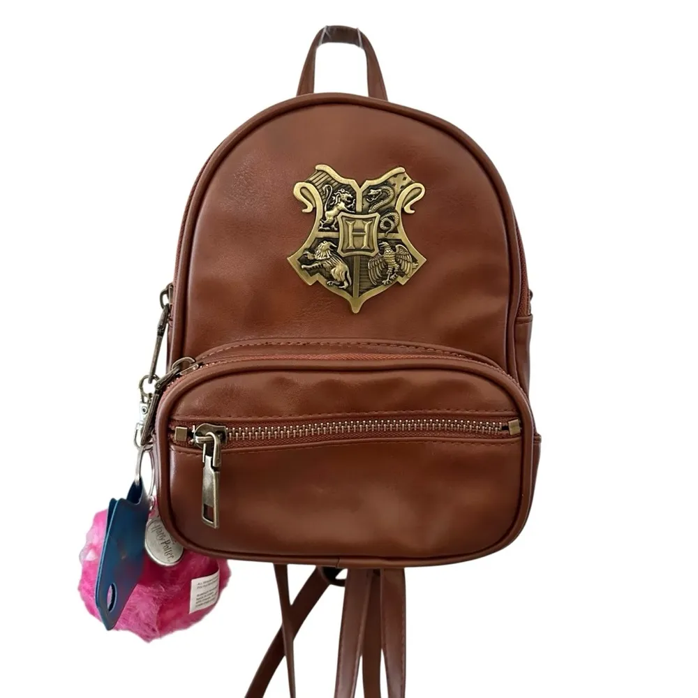 Harry Potter Hogwarts Crest Mini Backpack with Pink Pygmy Puff Keyring Brown - Image 9
