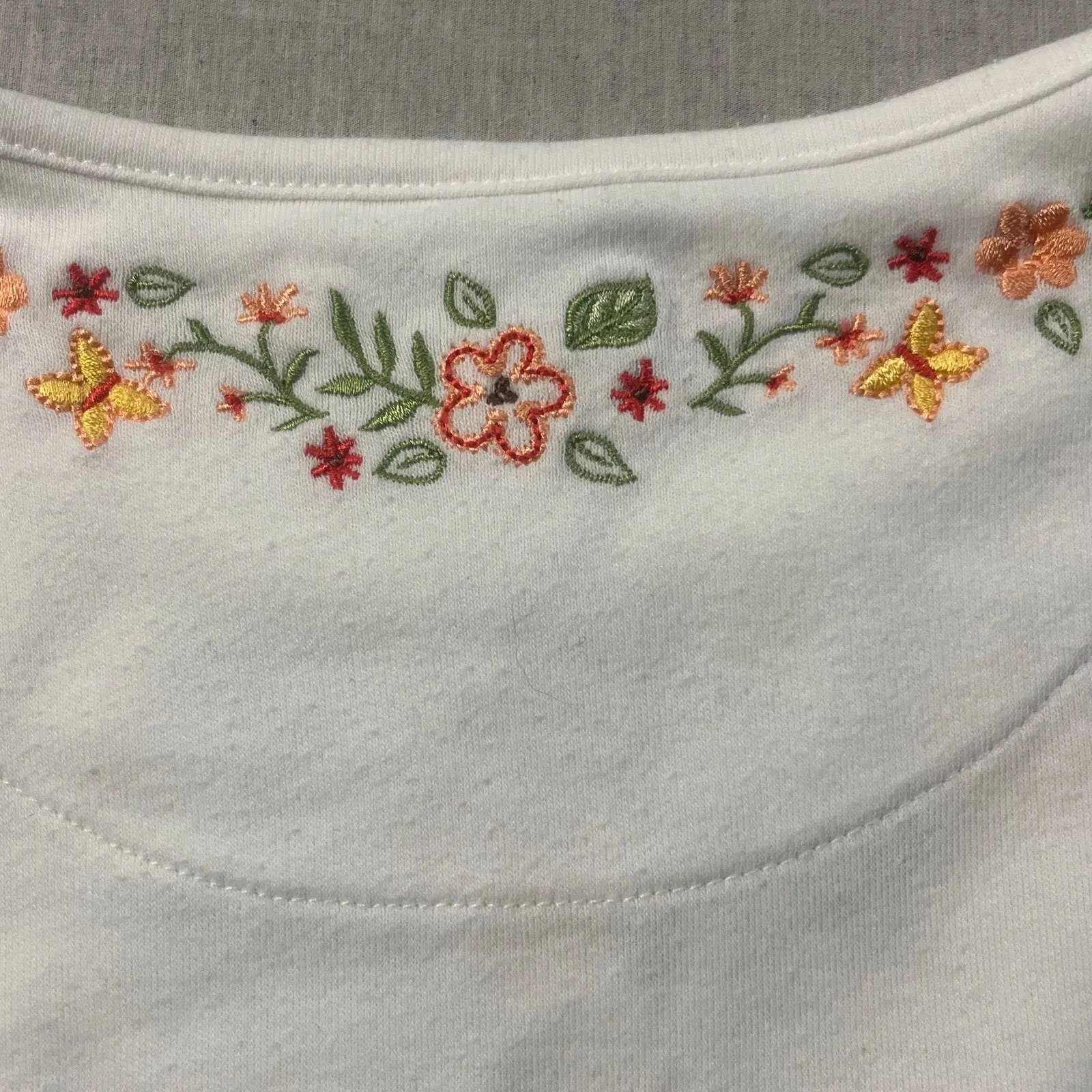 Breckenridge Petite PM White Floral Embroidered Tee Cottagecore Spring Top Cute - Image 8