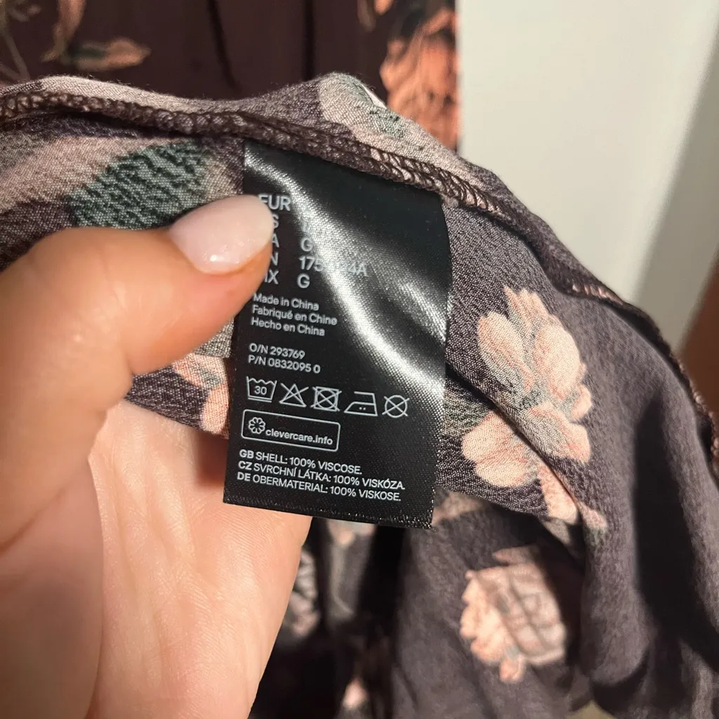 H&M Black and Pink Floral Long Sleeve Dress - Image 5