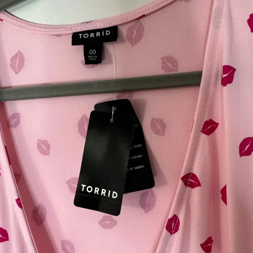 Torrid Studio Knit Chiffon Puff Sleeve Surplice Top Hearts - Image 7