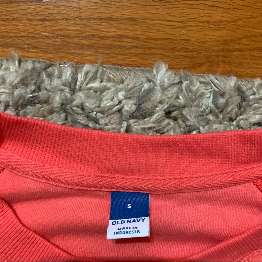 Old navy sweatshirt and shorts matching set size small - Image 3