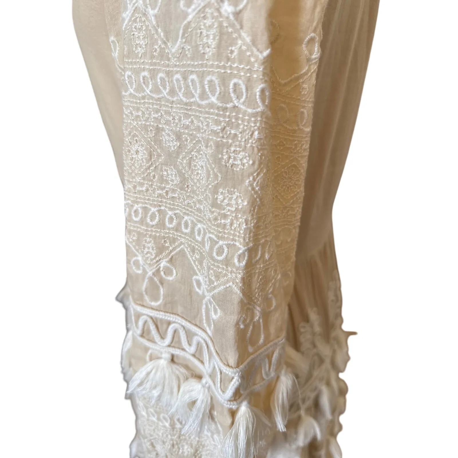 Roller Rabbit Indera Naema Embroidered Dress in Tan & White Size Small - Image 5
