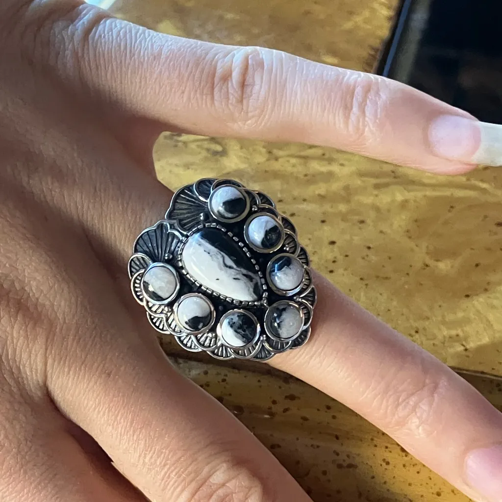 White Buffalo Sterling Silver Cocktail Ring Size 7 Black - Image 4