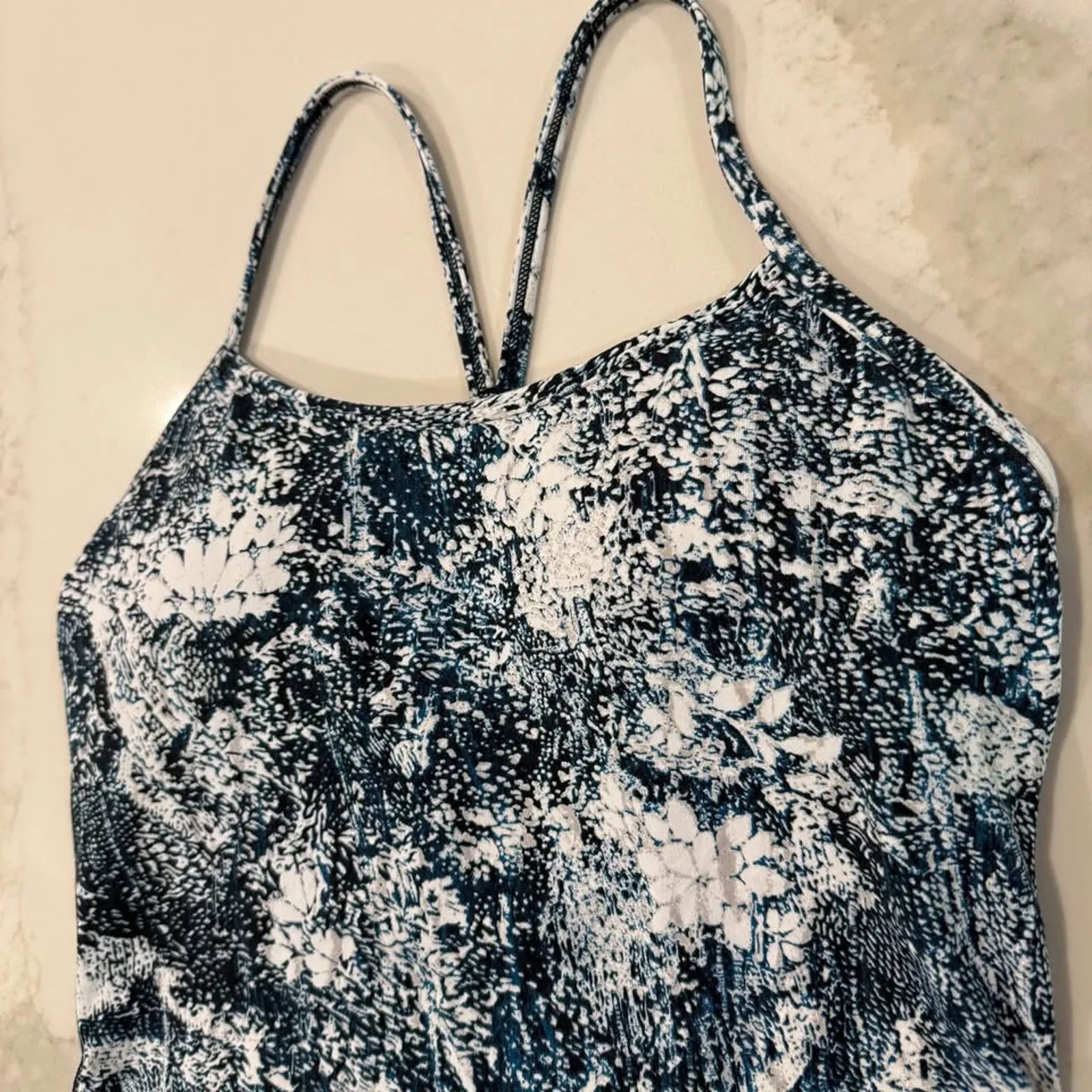 Lululemon Power Y Padded Tank Top Women's 6 Luon Wildwood Floral Blue Shelf Bra - Image 3