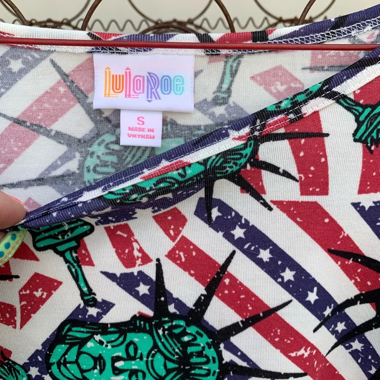 LuLaRoe 4th of July Irma tunic shirt New with tags SMALL - Image 3