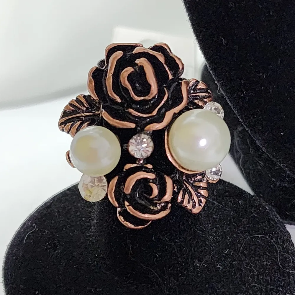 Copper Tone Necklace Earrings and Ring Set Rose Flower w/ Faux Pearls New Red - Image 4