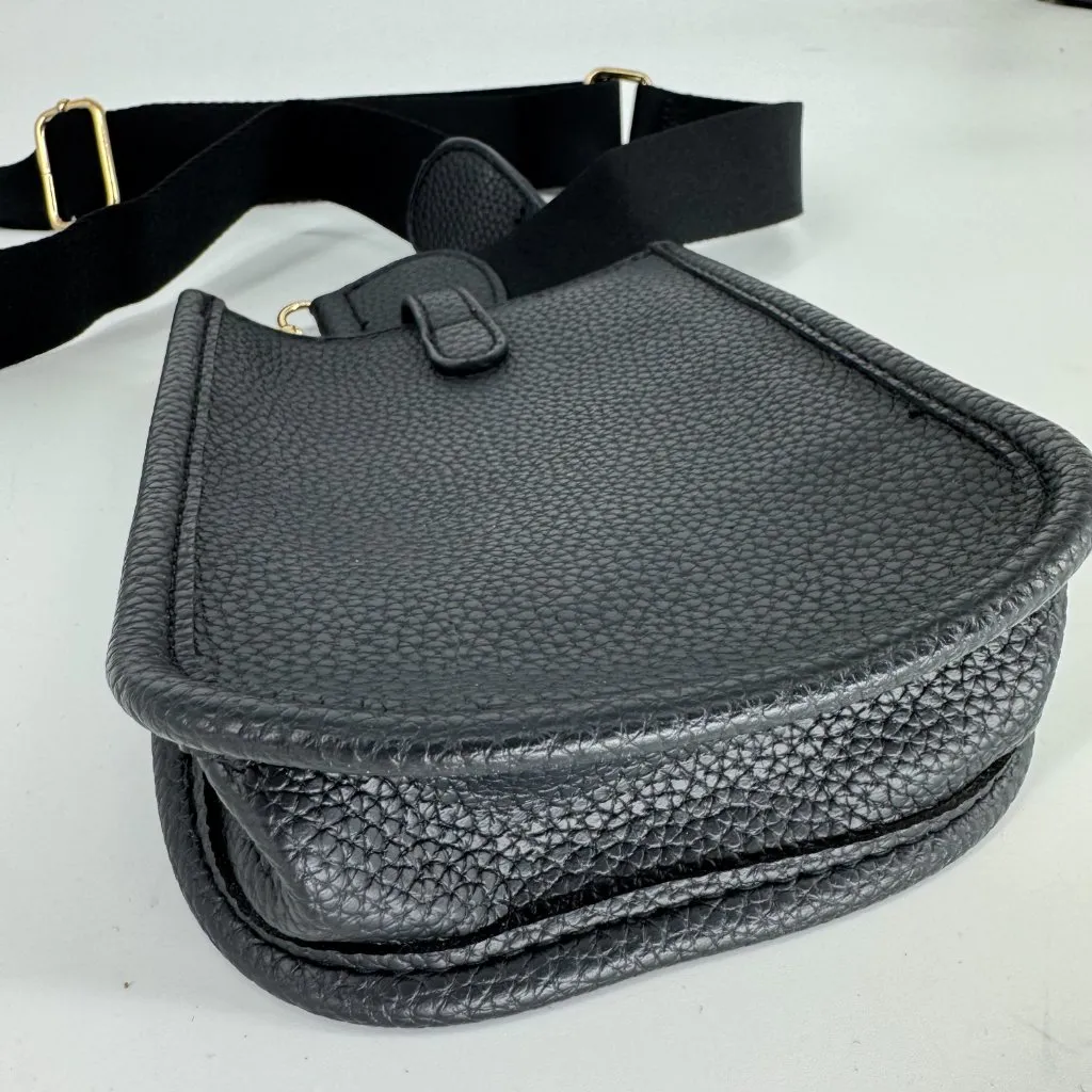 Crossbody Pebbled Faux Leather Pouch with Strap Black Gold One Size - Image 3