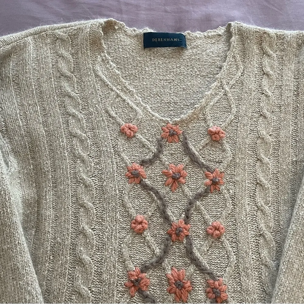 Debenhams silk angora lambswool blend beige floral embroidered sweater, size S - Image 11