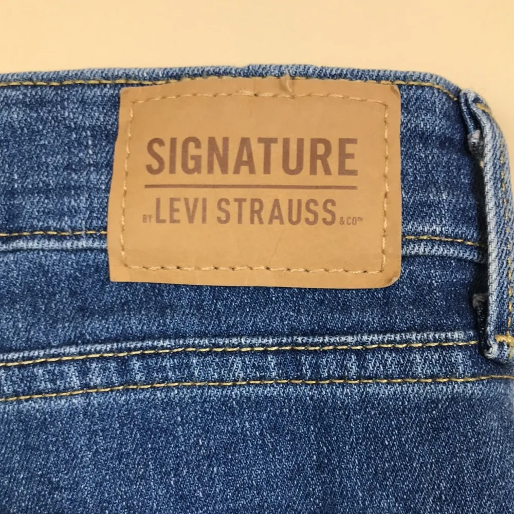 Signature by Levi Strauss & Co Women’s Mid-Rise Bootcut Medium Wash Denim Jeans - Image 9