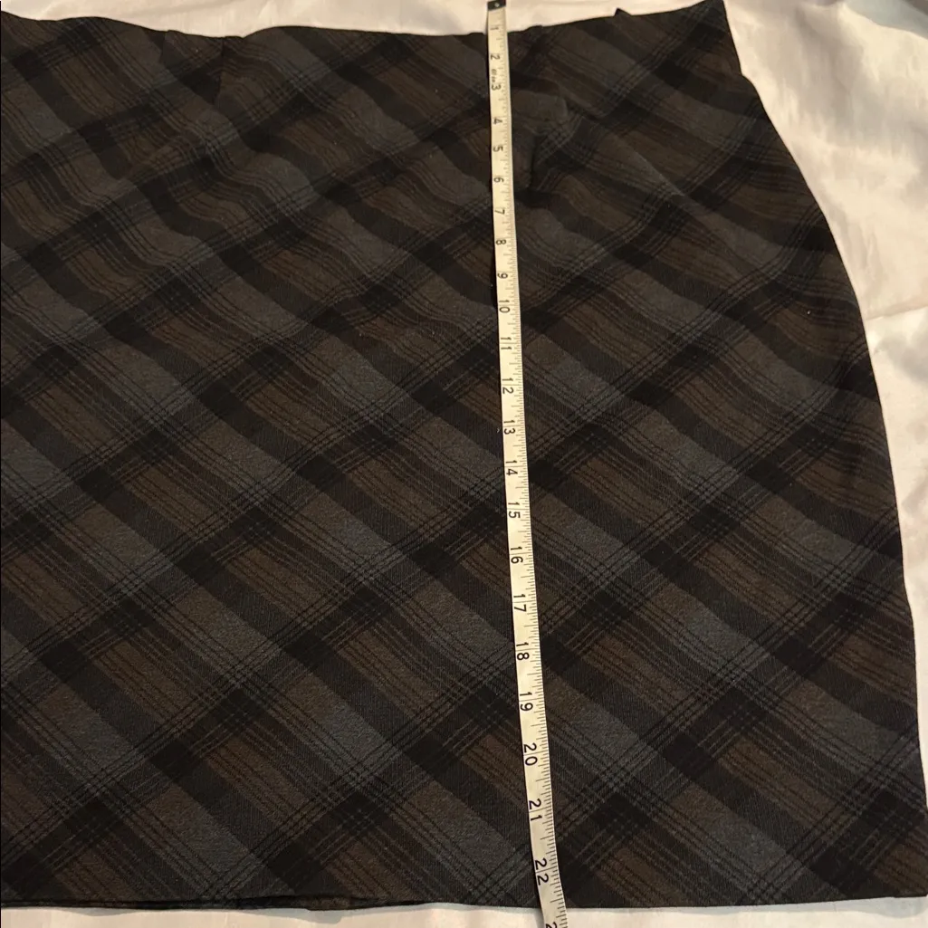 Amanda & Chelsea Black and Brown Plaid Pencil Skirt - Image 5