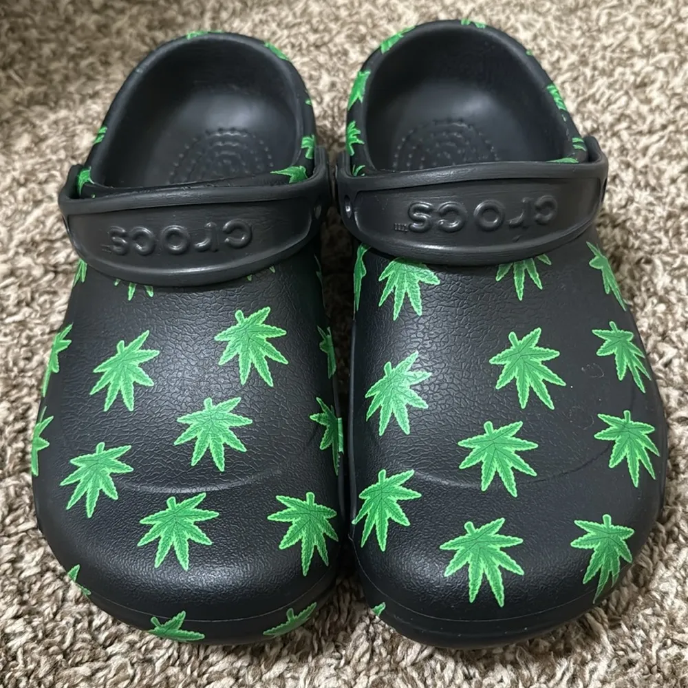 Crocs Bistro Graphic Clog hemp leaf woman size 8 men size 6 unisex rare - Image 2
