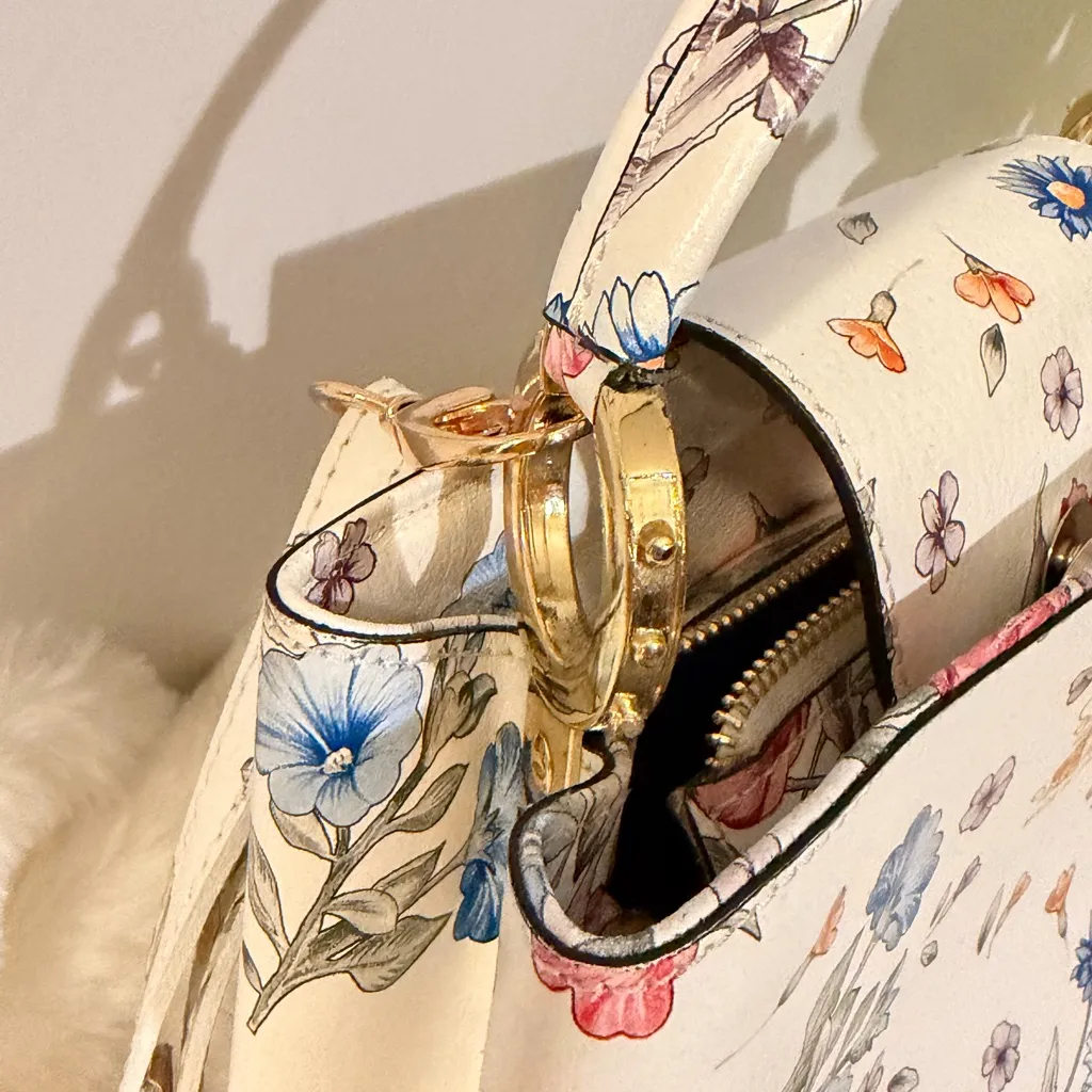 Vera Pelle White Floral Satchel - Image 9