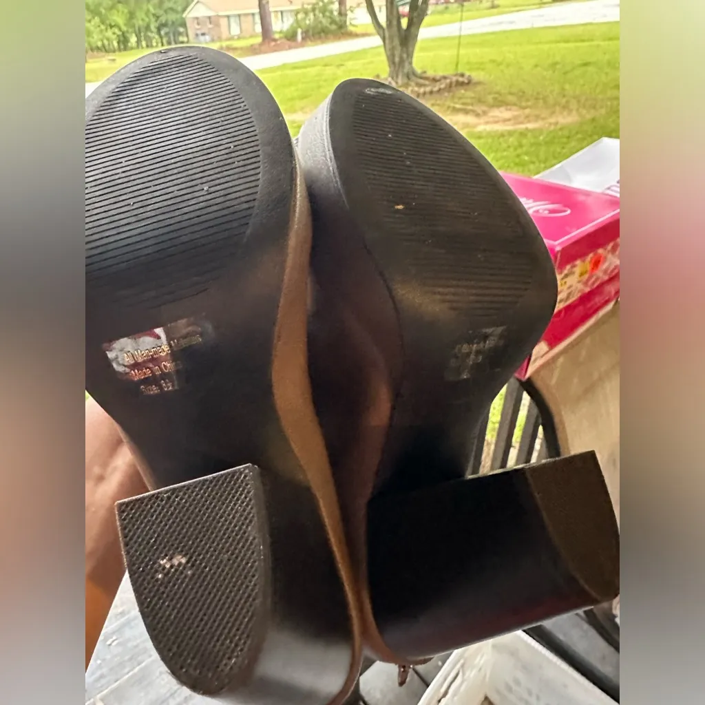 Size 8.5 EUC with box Wild Diva lace up ankle boots - Image 2