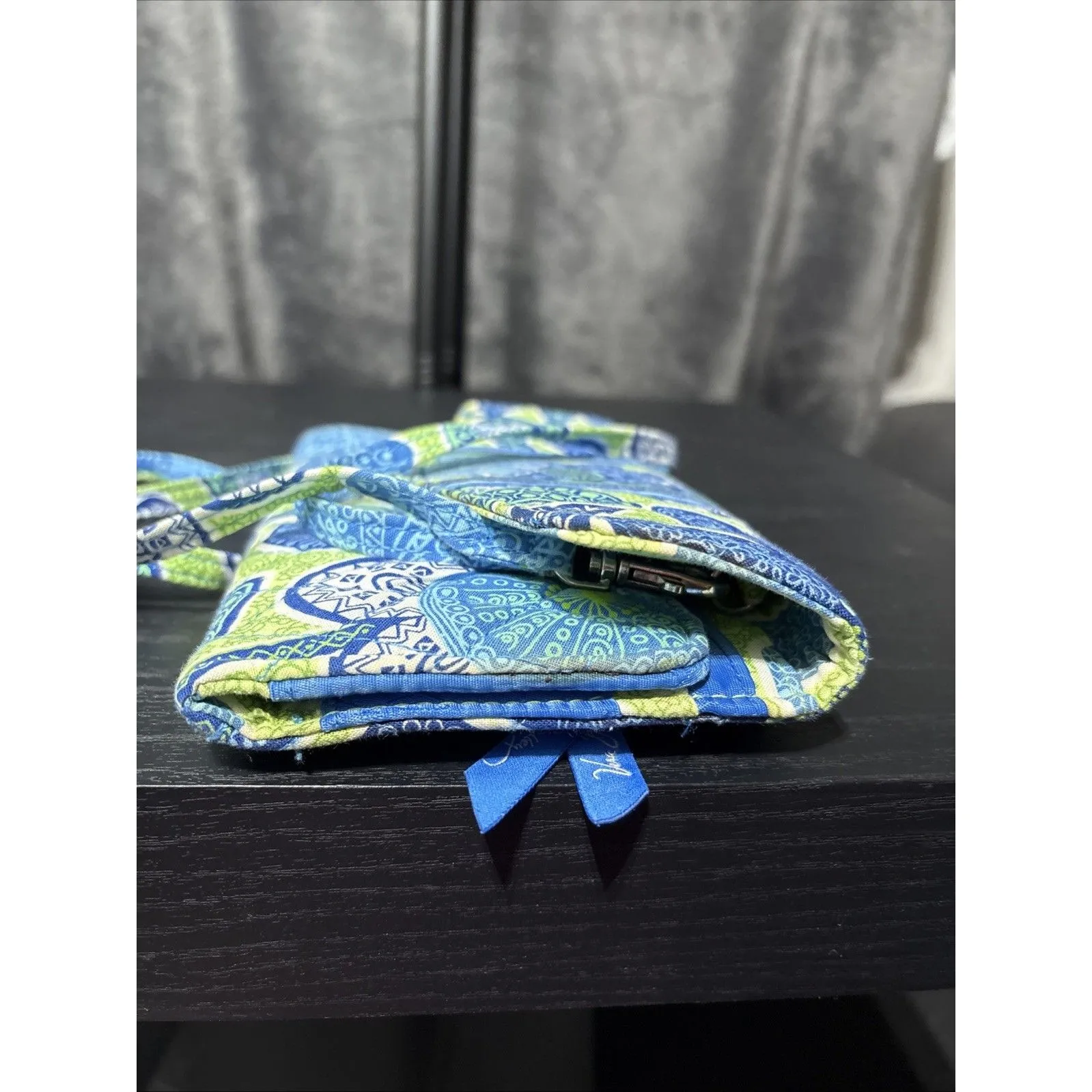 Vera Bradley Doodle Daisy Blue Green Crossbody strap wallet Purse. Lightly Used - Image 8