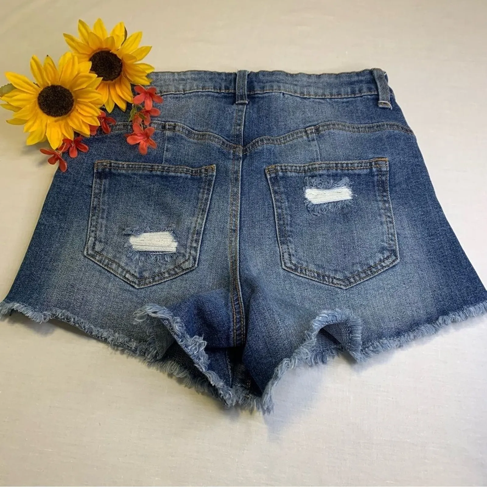 Ariya Juniors Shorts Trendy Med Wash Distressed Mid Rise Raw Hem Denim Jeans 7 # Blue Size 28 - Image 3