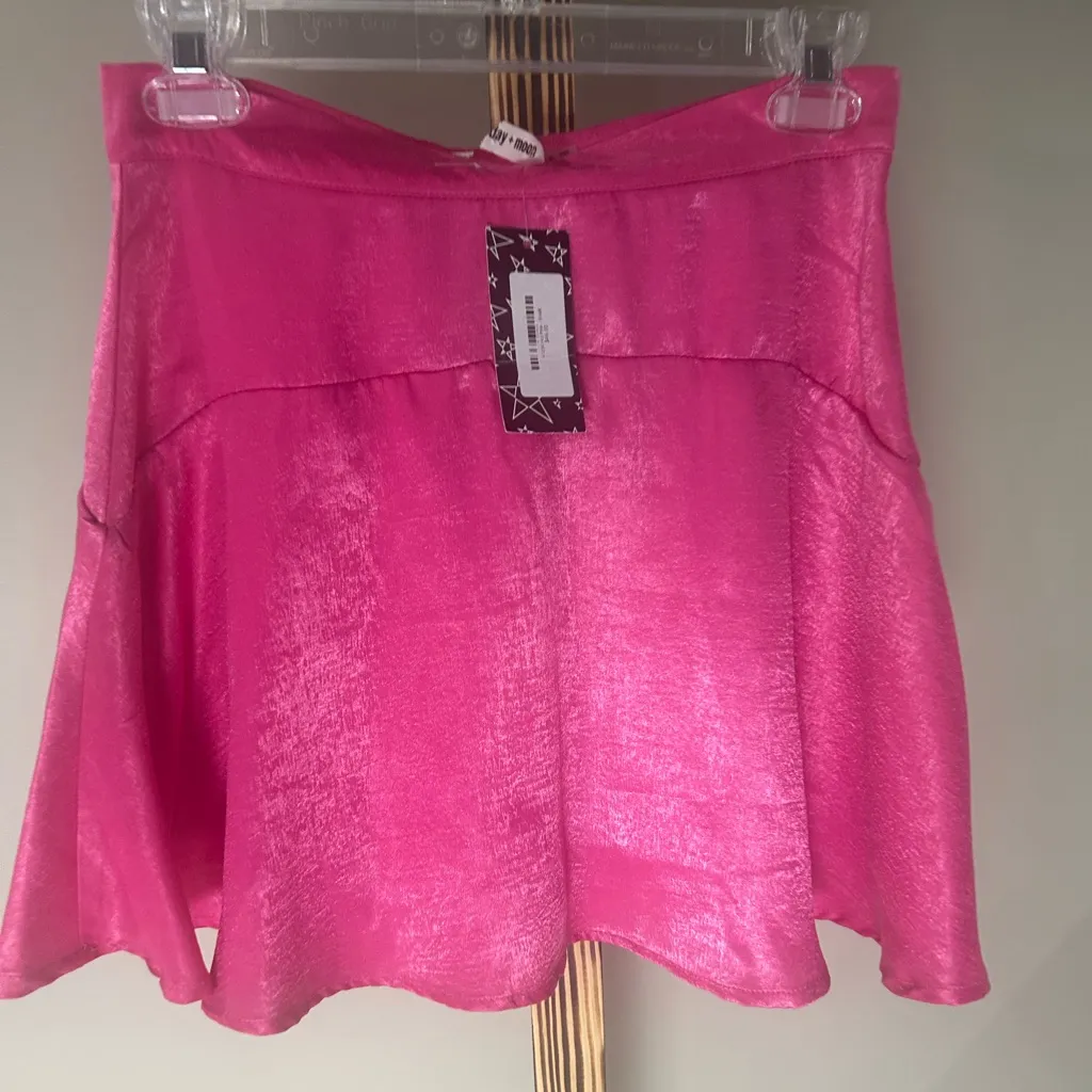 Day & Moon Pink Flowy Mini Skirt NWT Size Small - Image 7
