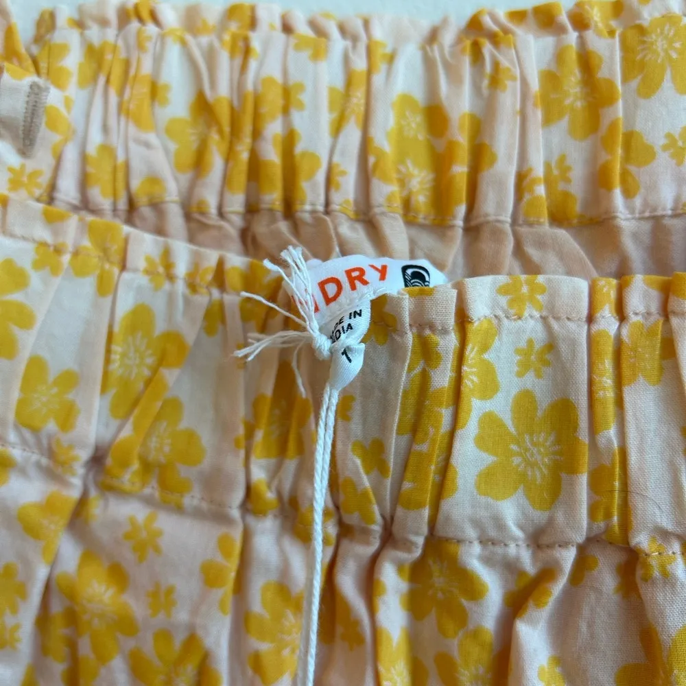 NWT Revolve Sundry Yellow Smocked Camisole Sleeveless Tank Top Floral Small - Image 5