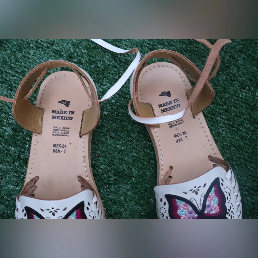 La Santa Art Mx Handcrafted, Leather Sandals with butterfly Embroidery Purple Size 7 - Image 3