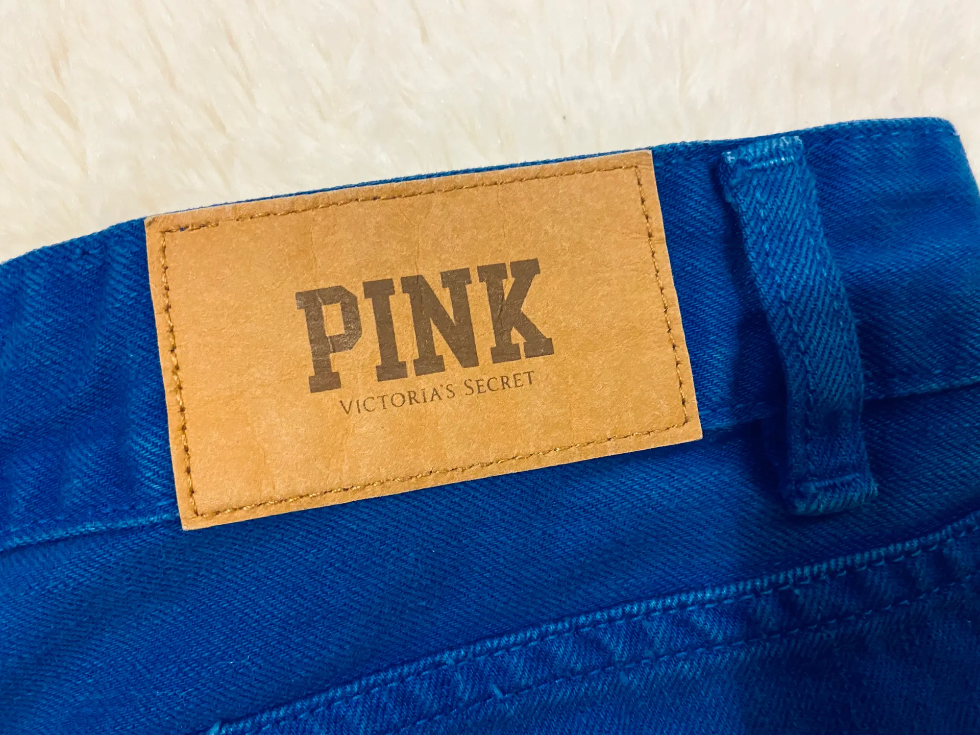 Victoria Secret PINK blue denim raw hem jean shorts Women’s size 4 - Image 4