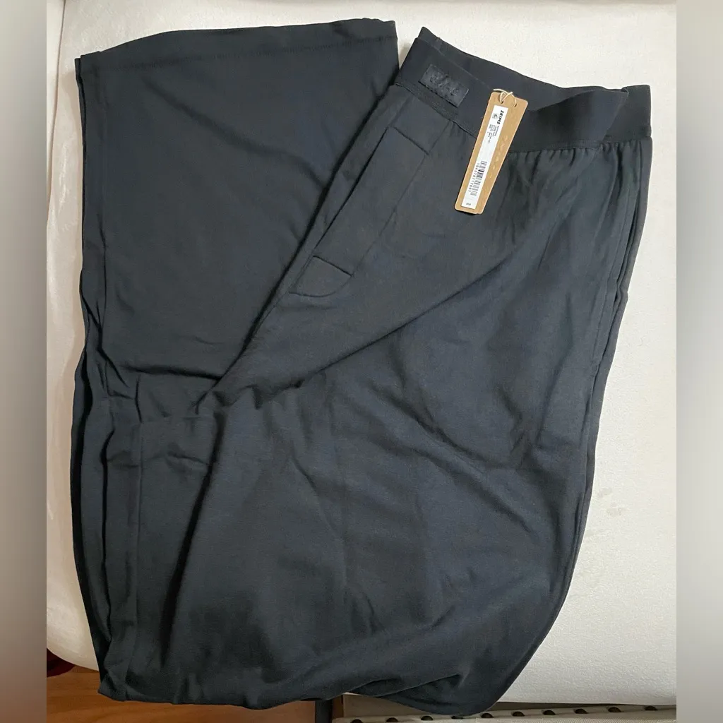 Skims NWT Boyfriend Loose Pants With Pockets Onyx Size M - Image 4