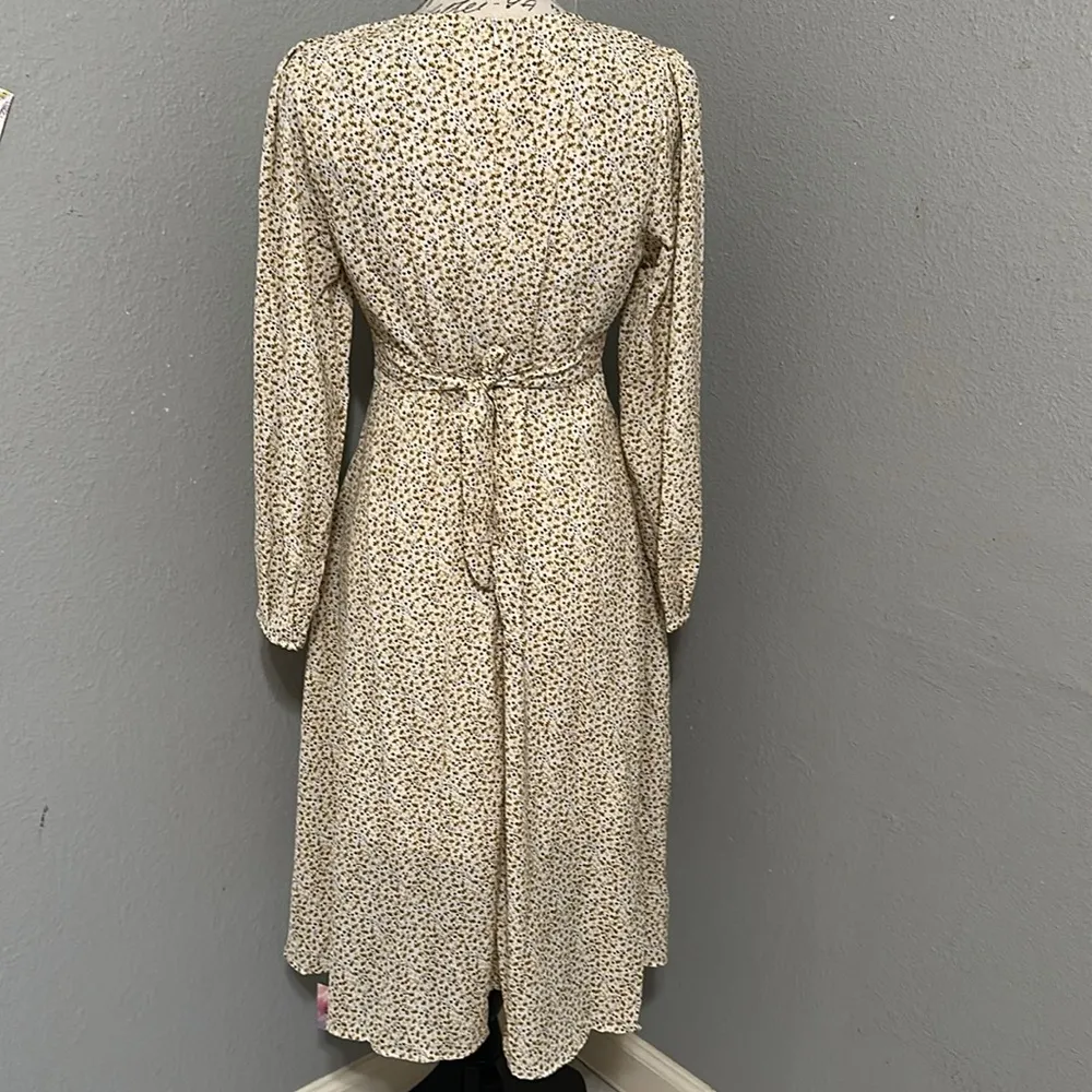 New with tags cream with yellow Flowers dress size m - Image 2