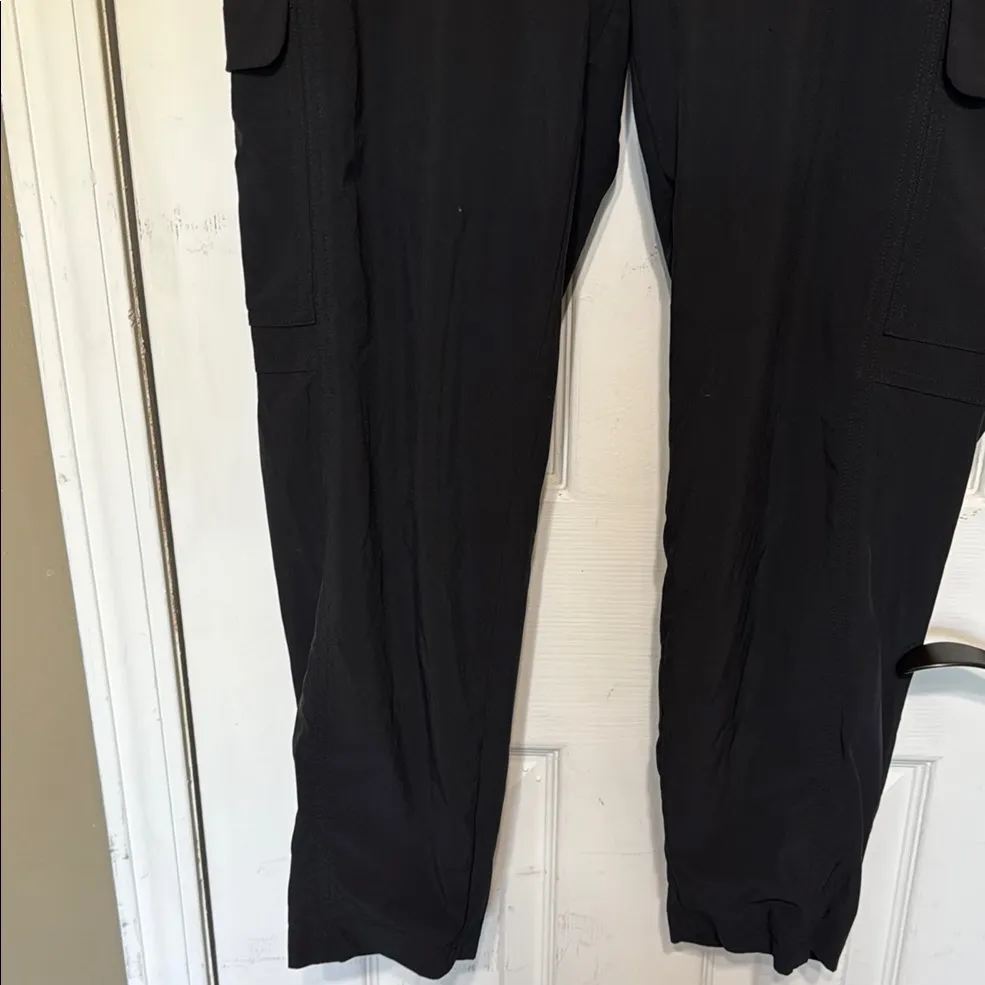 Athleta Chelsea Cargo Lined Pant Black Joggers Tapered Leg Pockets Size 8 - Image 3