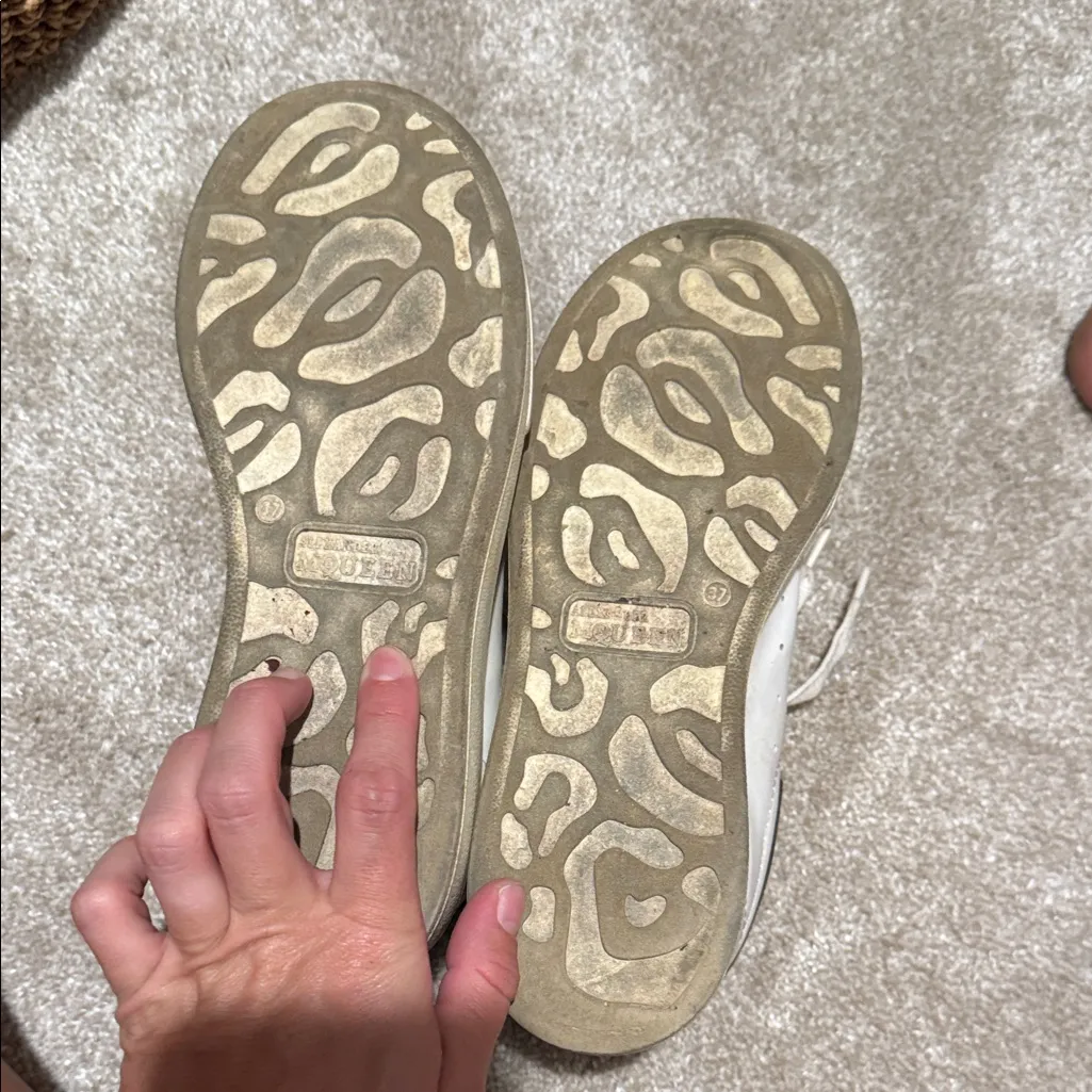 Alexander McQueen oversized sneaker in white / black size EU37 = US 7 - Image 13