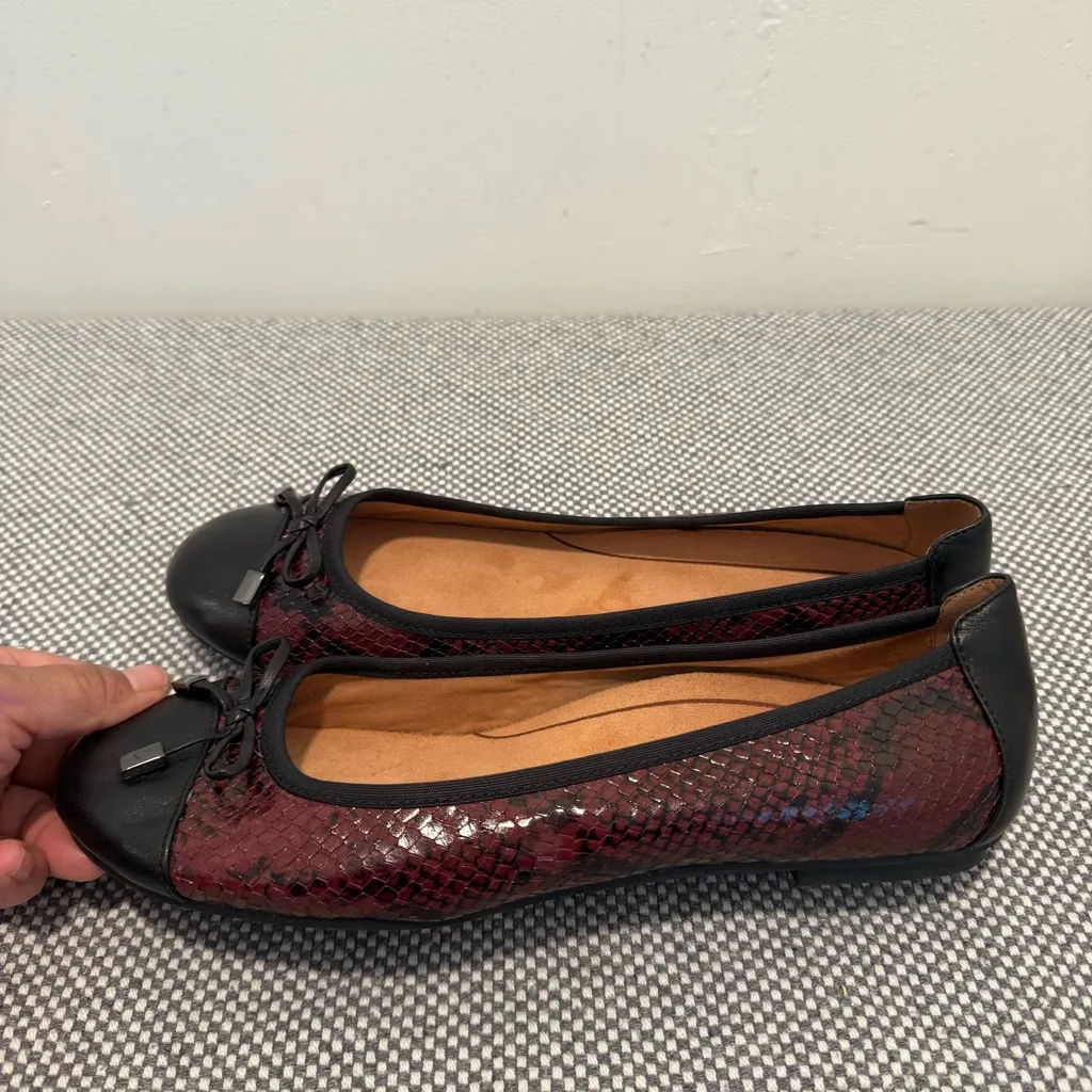 Vionic  Wine Snake-Embossed Minna Leather Flat size 9/5 - Image 5