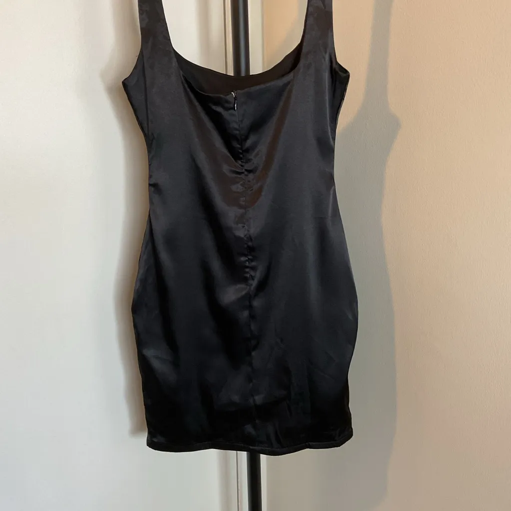 23. NWT Boutique Black Satin Like Bodycon Mini Sleeveless Dress Size Small - Image 8