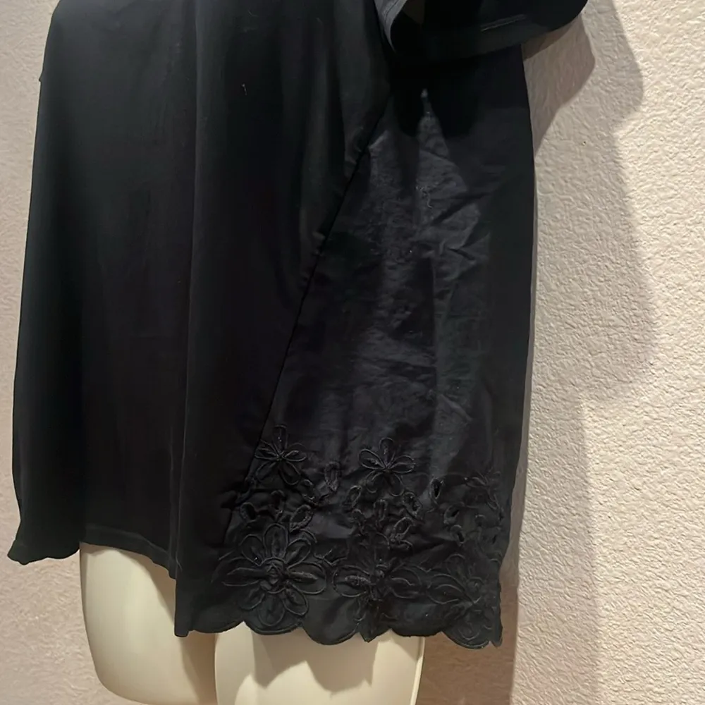 Ann Taylor Women’s Black Pleated Back Swing Blouse Eyelet Lace Size Medium - Image 3