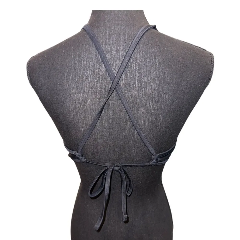 Pre-loved XHILARATION embroidery flowers on sheer fabric on front.  Sz M - Image 2