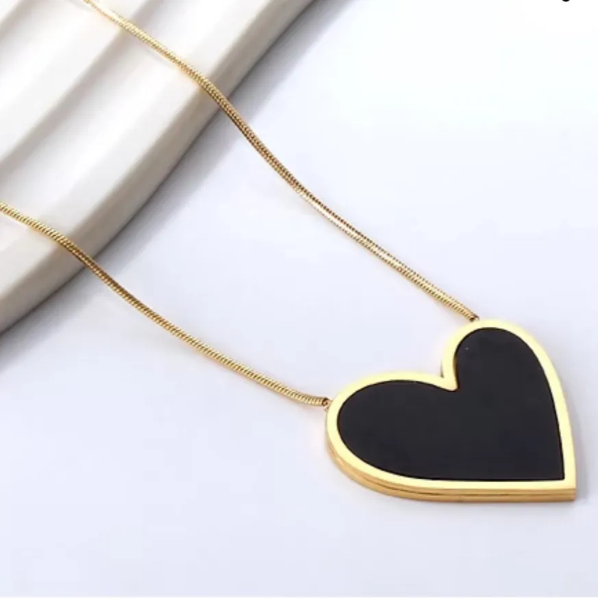 Elegant Gold and Black Heart Necklace - Image 3