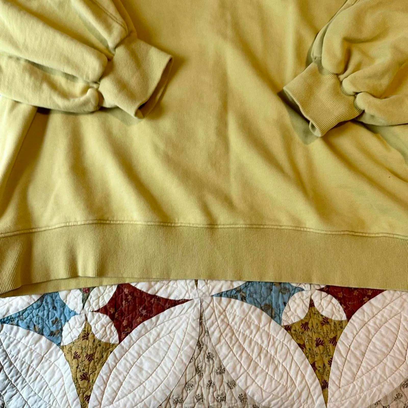 Butter yellow oversized cozy turtleneck sweatshirt with pockets Size XL - Image 3