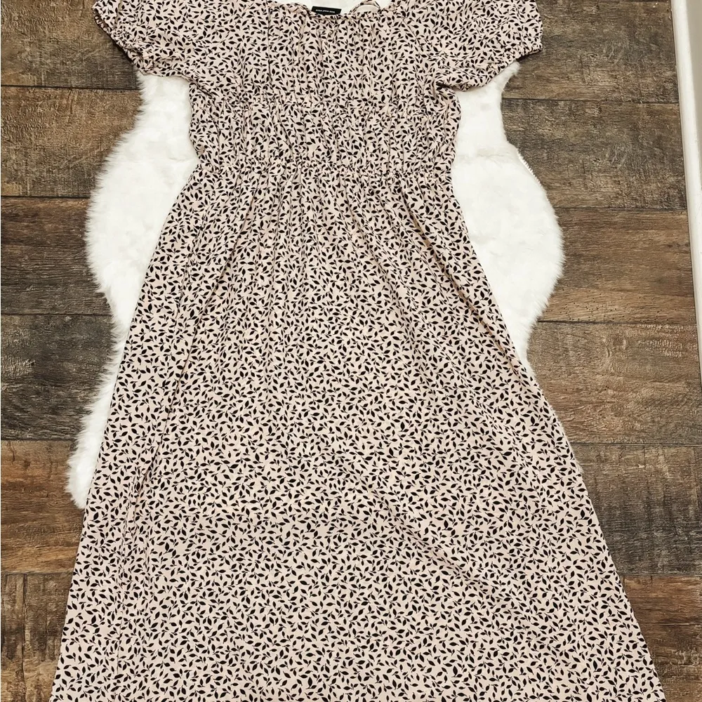 NWT Who What Wear Pink/Black Mini Leaves Puff Sleeve Smocked Dress - Image 8