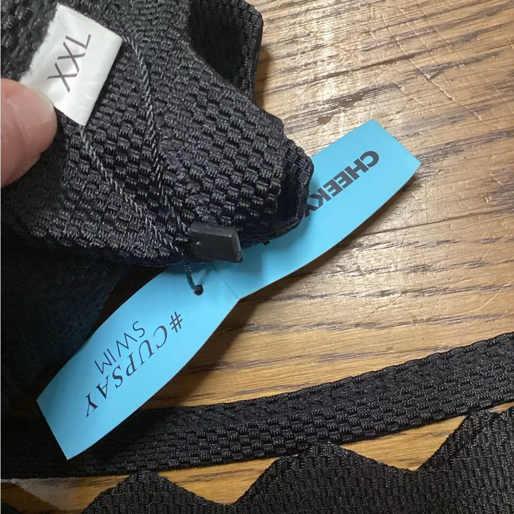 Cupshe textured halter bikini. Size Large - Image 9