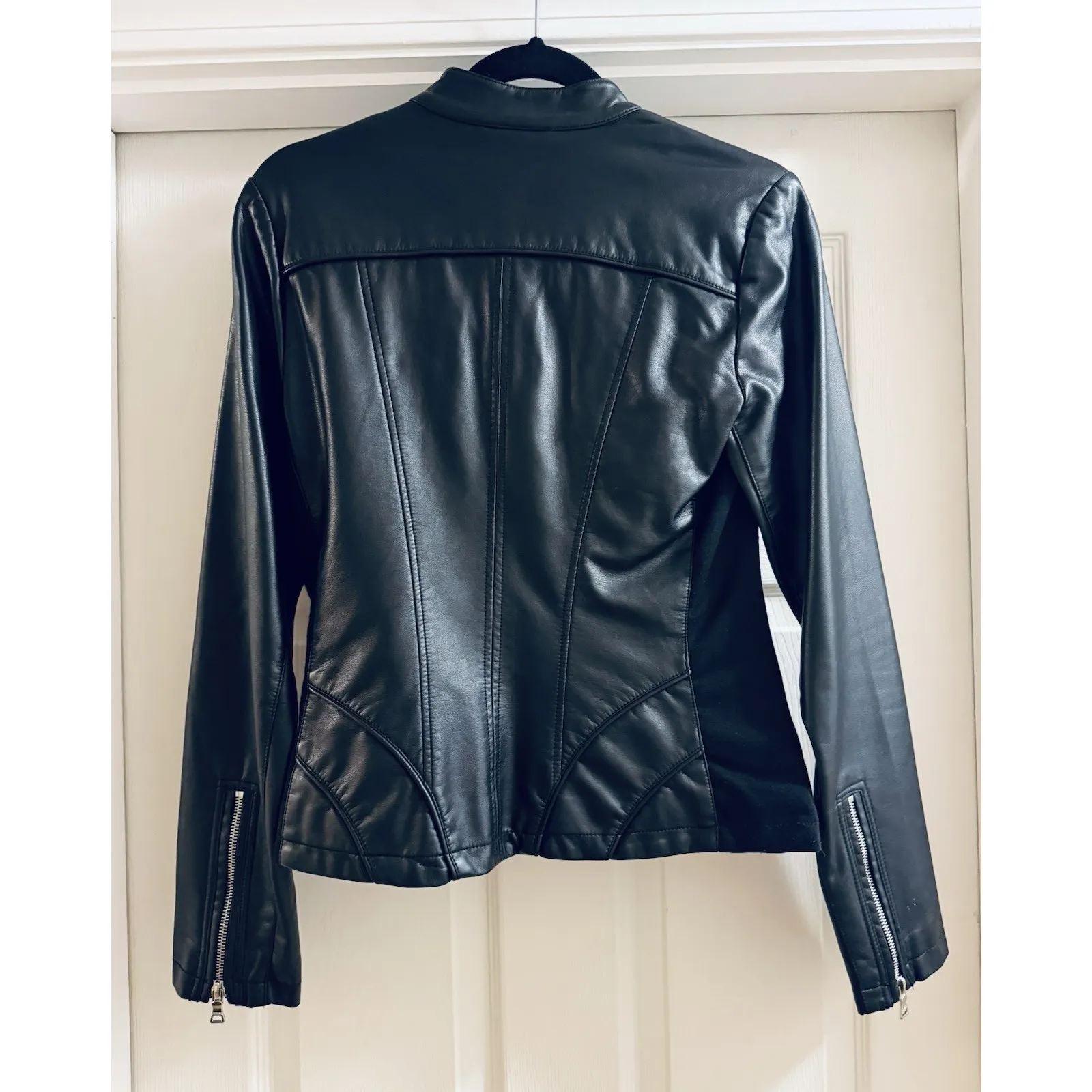 GUESS Women's Size Small Lined Black Faux Leather Jacket - Zip Front EUC! - Image 3