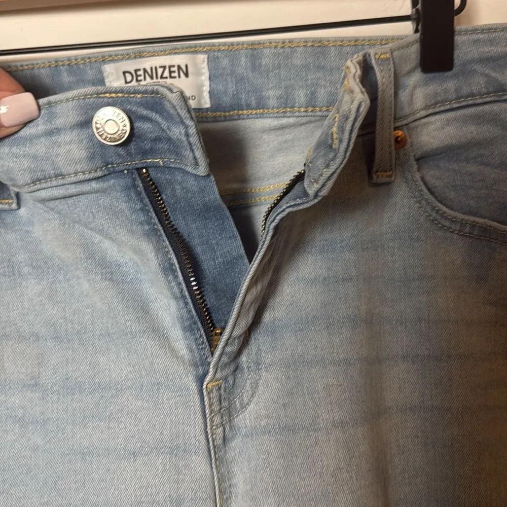 Denizen for Levi’s Women’s Mid-Rise Boyfriend Light Wash Distressed Jeans Sz 18 - Image 9