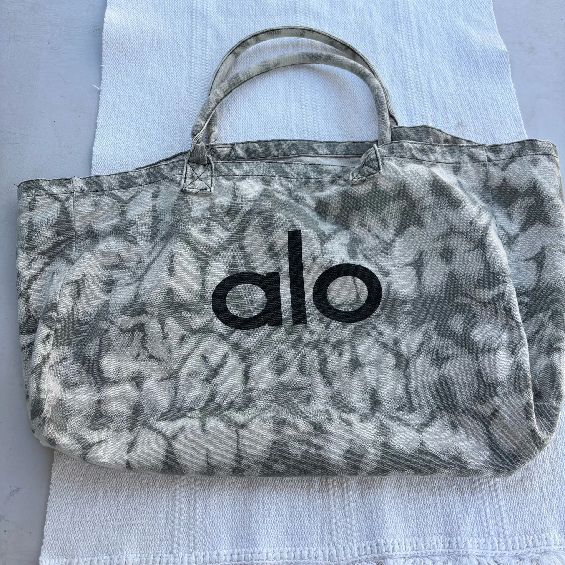Alo Yoga Tie-Dye Shopper Tote - Image 2