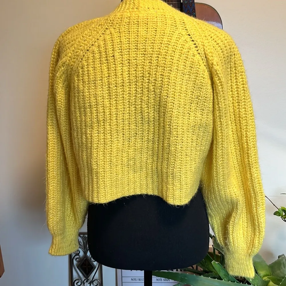 Chunky Yellow Cropped Cardigan Sweater Size Small - Image 4