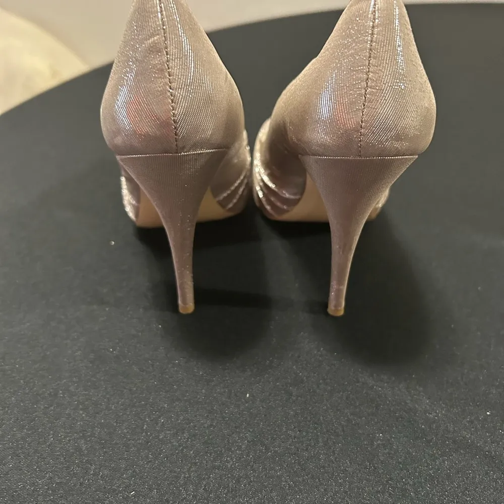 Pumps 9 M gorgeous Lulu Townsend gold flawless. Get some much needed attention! - Image 6