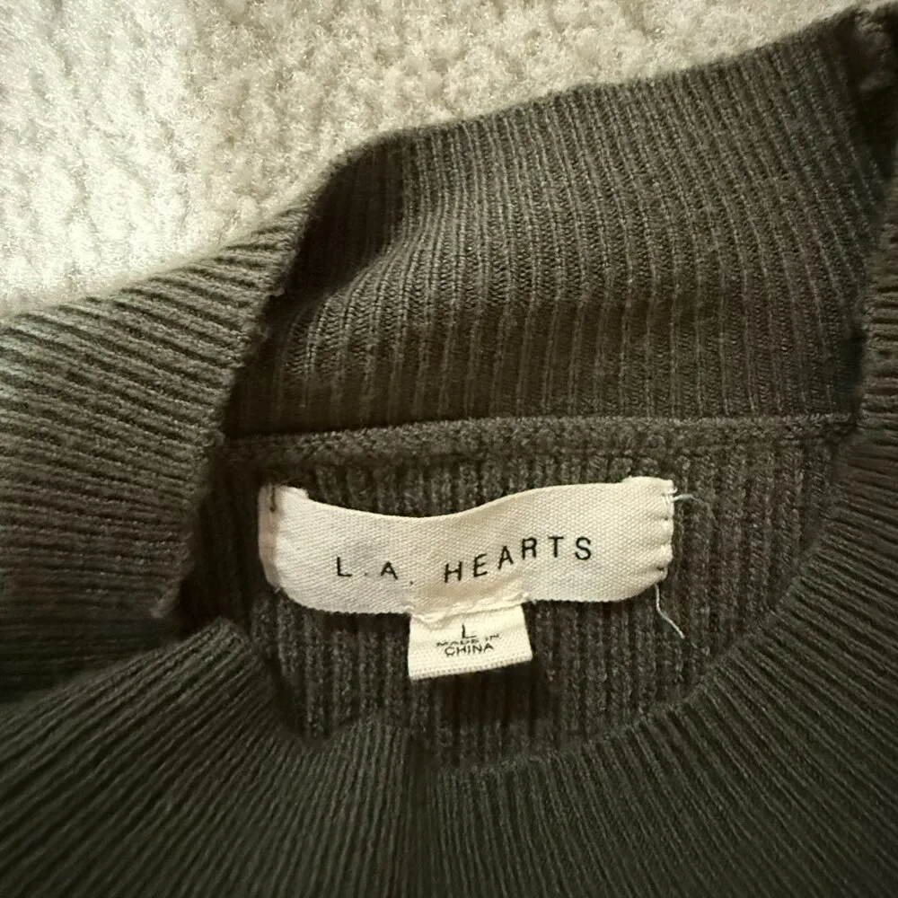 LA Hearts cropped, boxy, mockneck sweater in olive green in size L - Image 4