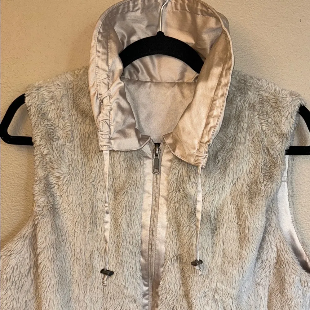 Reversible Cozy Faux Fur Teddy Bear Zip Front Vest Size MEDIUM Beige Tan - Image 3
