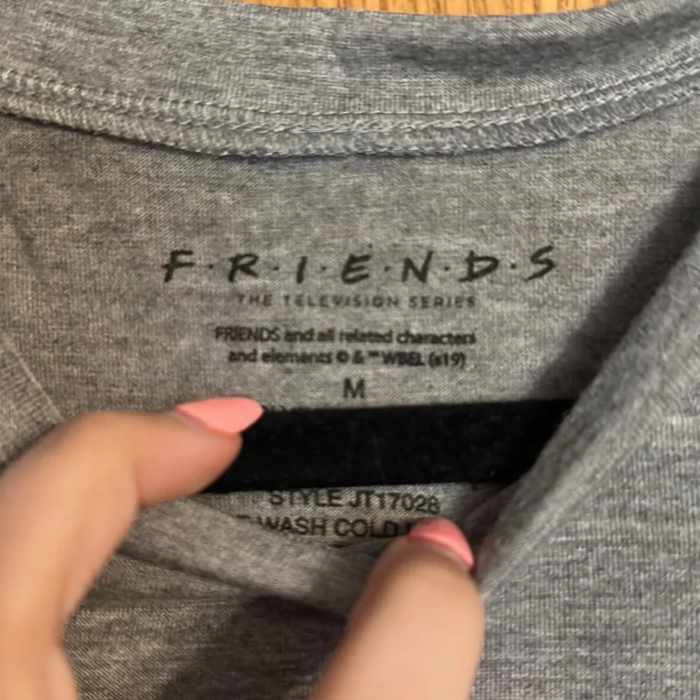 FRIENDS Central Perk Gray Short Sleeve Shirt Size M - Image 3