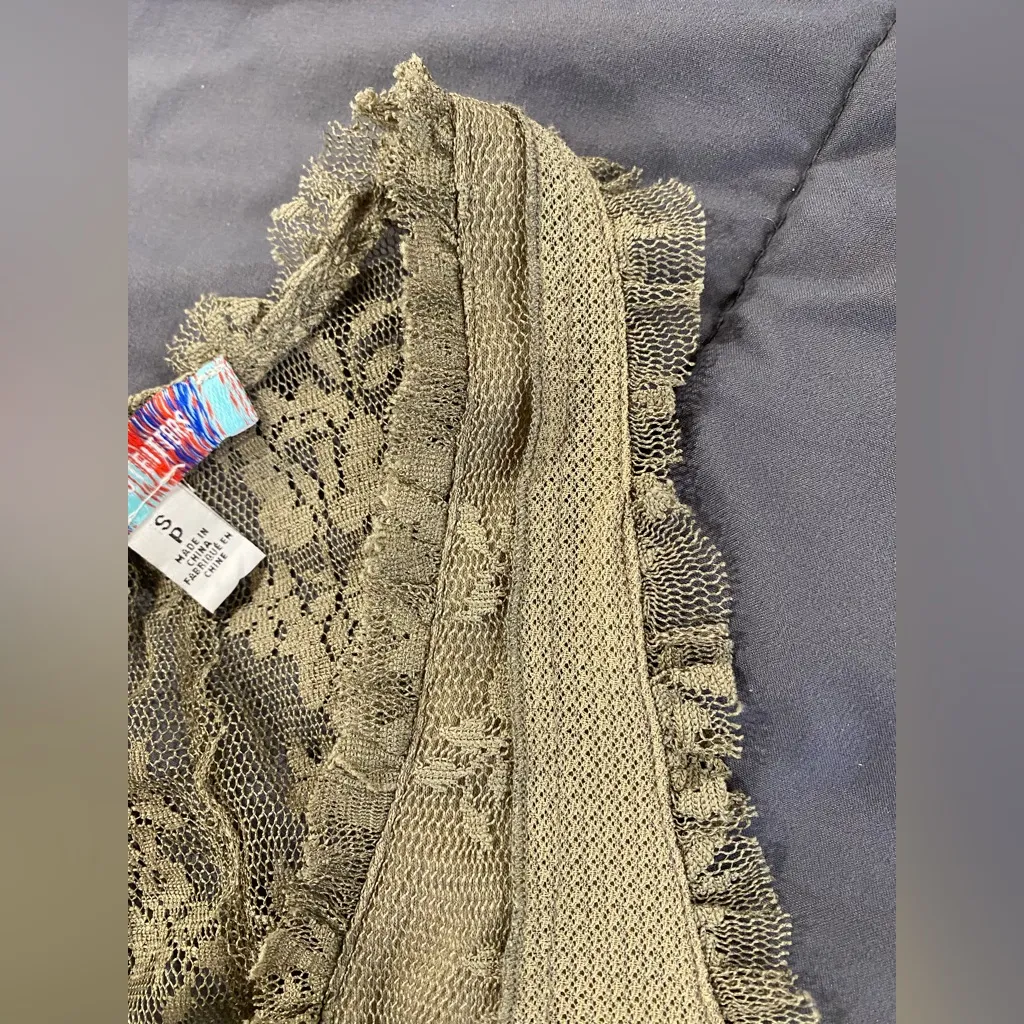 Urban Outfitters lace sexy vest top size small - Image 5