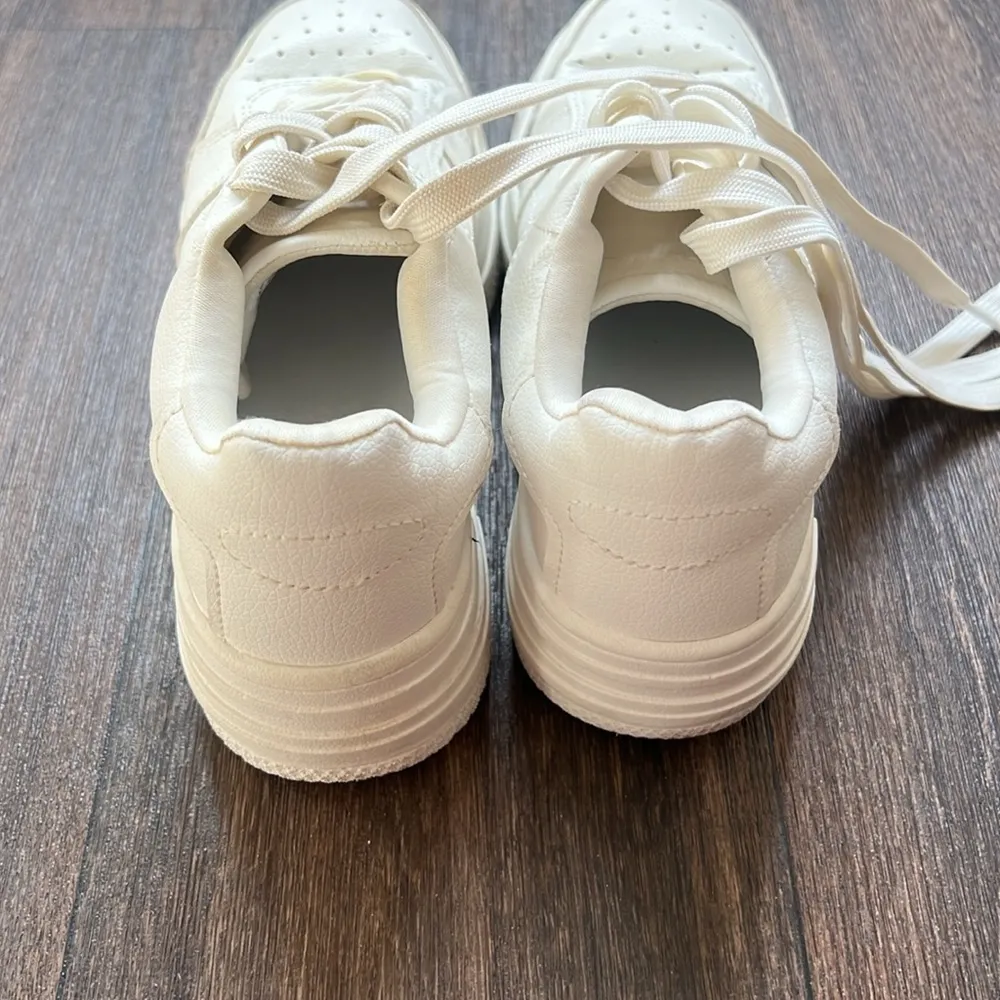 Berksha White Sneakers - Image 4