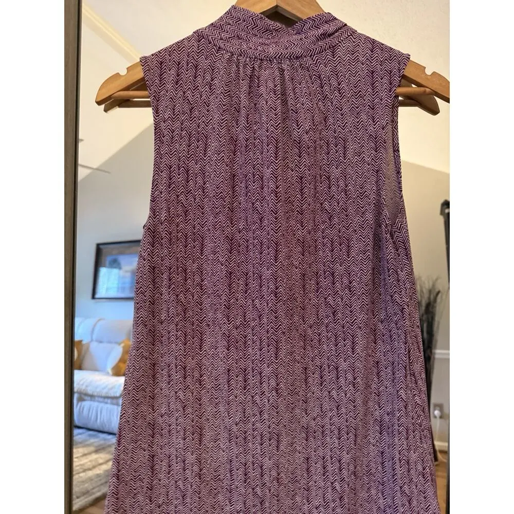 WHBM Women's Lavender Sleeveless V Neck Blouse Small - Image 7