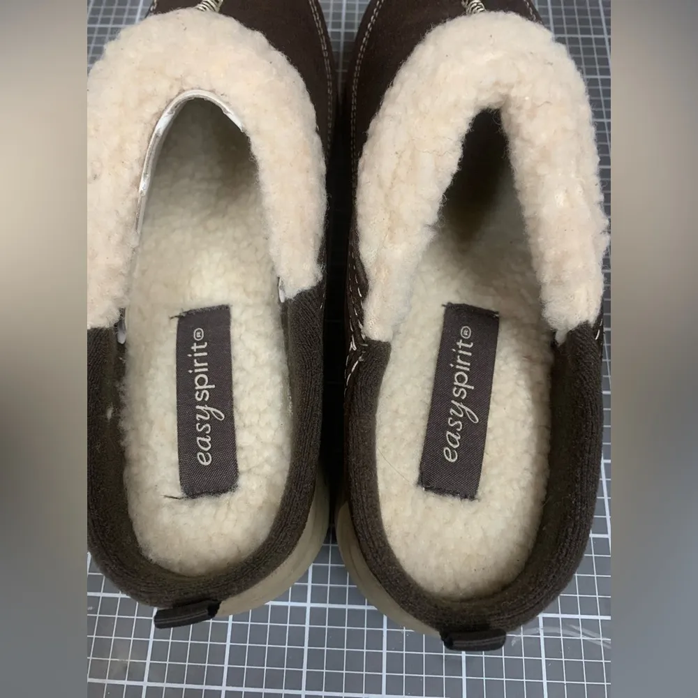 Easy Spirit size 7 travelwind brown taupe suede slip-ons - Image 4